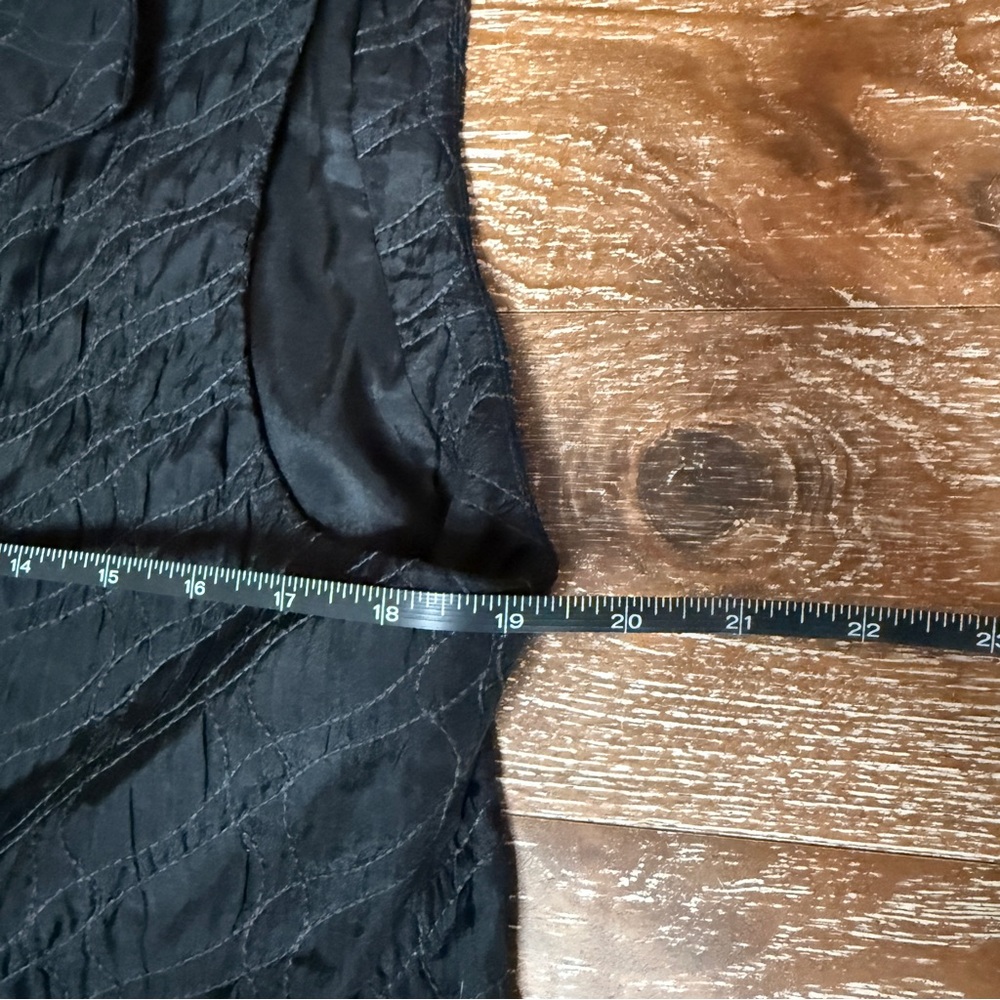 Eileen Fisher Quilted 100% Silk Black Vest - Women’s Medium - Picture 7 of 9